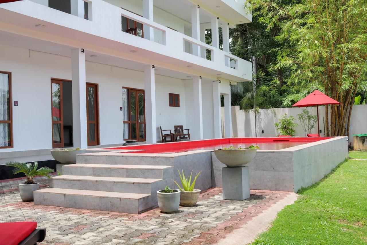 Villa Red Pool Hikkaduwa Exteriör bild