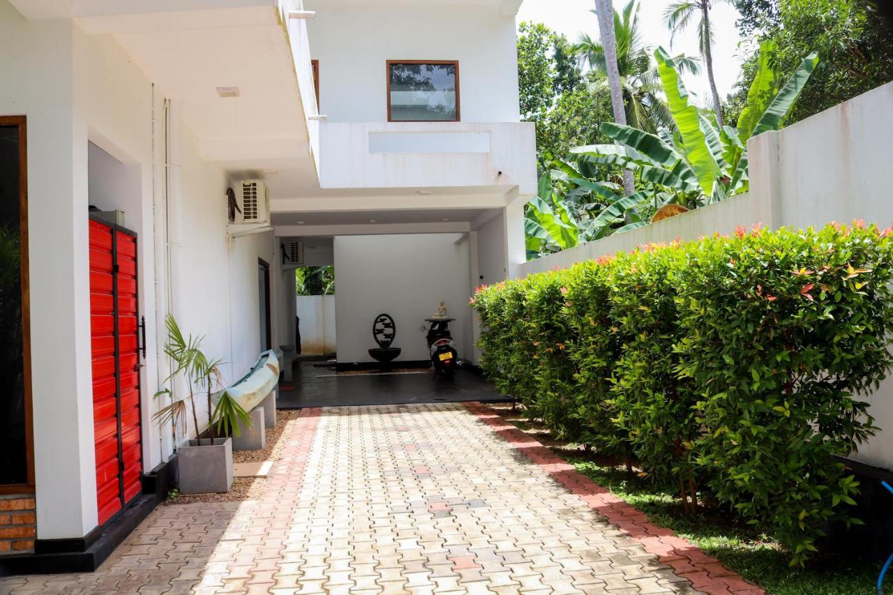Villa Red Pool Hikkaduwa Exteriör bild