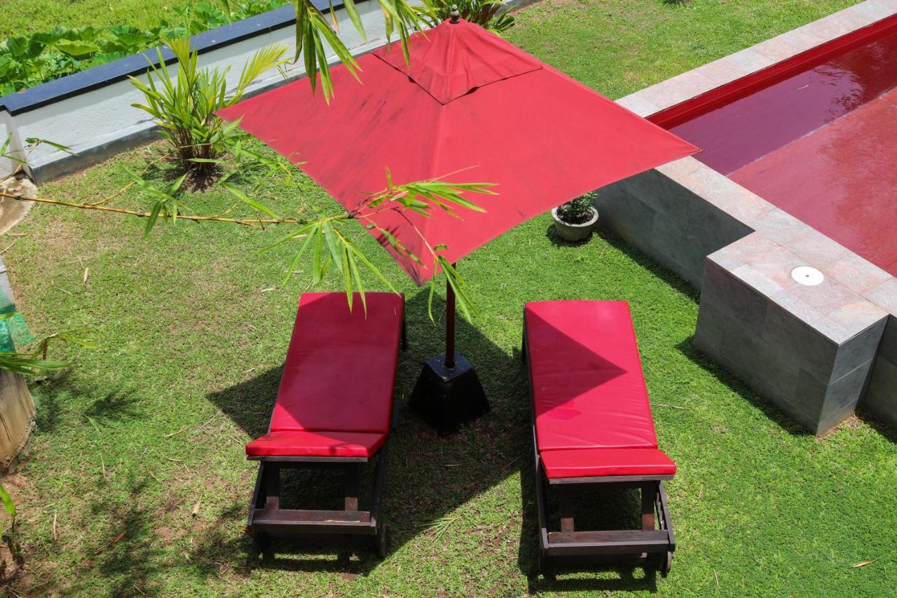 Villa Red Pool Hikkaduwa Exteriör bild