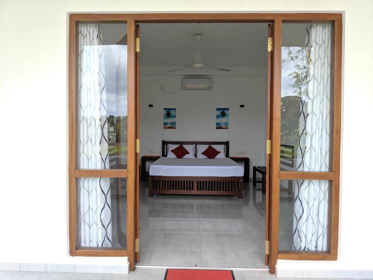 Villa Red Pool Hikkaduwa Exteriör bild