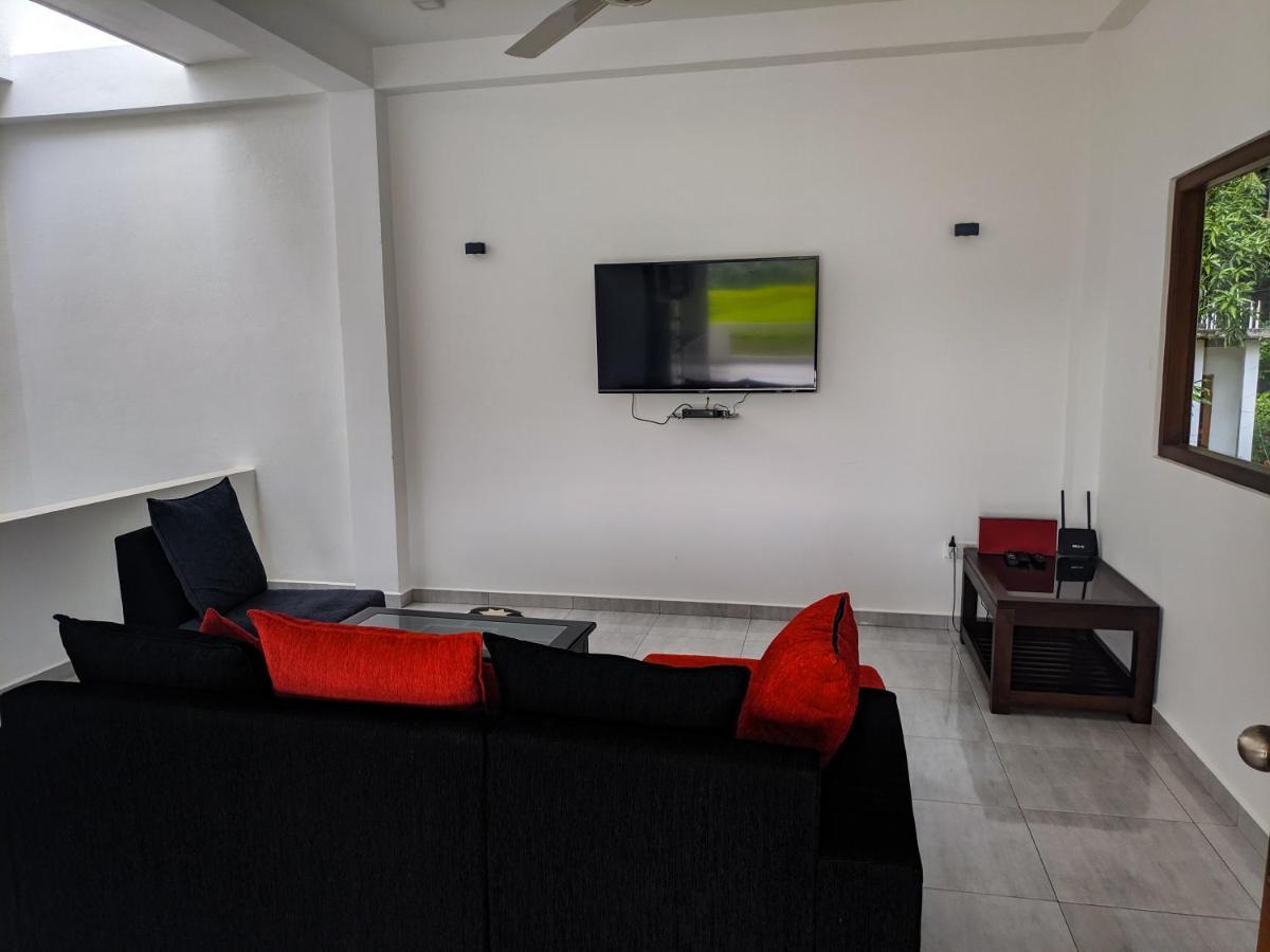 Villa Red Pool Hikkaduwa Exteriör bild